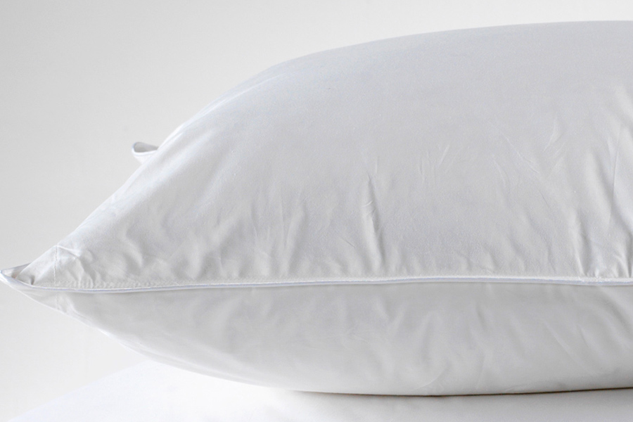 Luxusní péřový polštář DANICA OLIVIA se sypkem BATISTE 